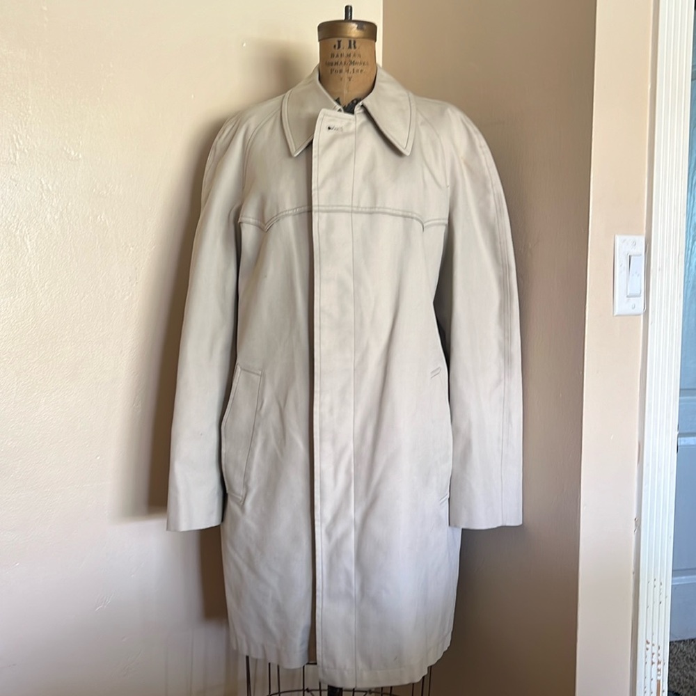Beautiful London Fog Trench Coat size 42 Long